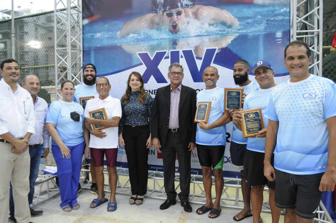 Directiva Natación Máster Reconoció Entrenadores y Propulsor