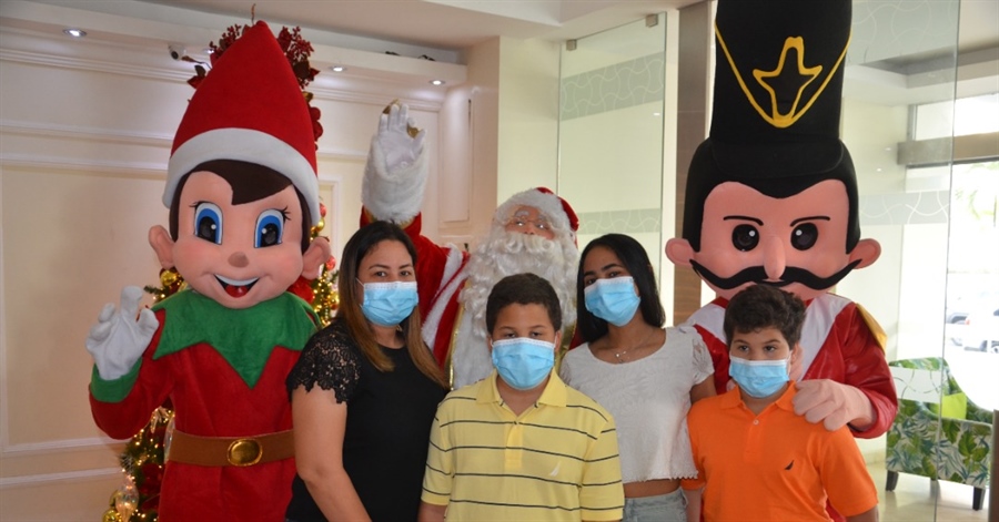 Santa Claus Compartió con las Familias Naqueñas