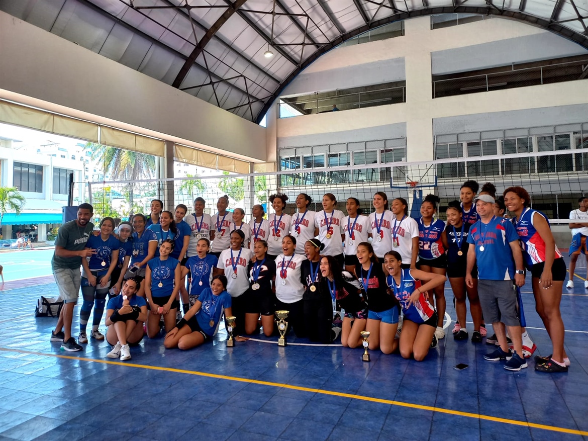 En Final de Infarto Calero se Impuso al Club Naco en Voleibol