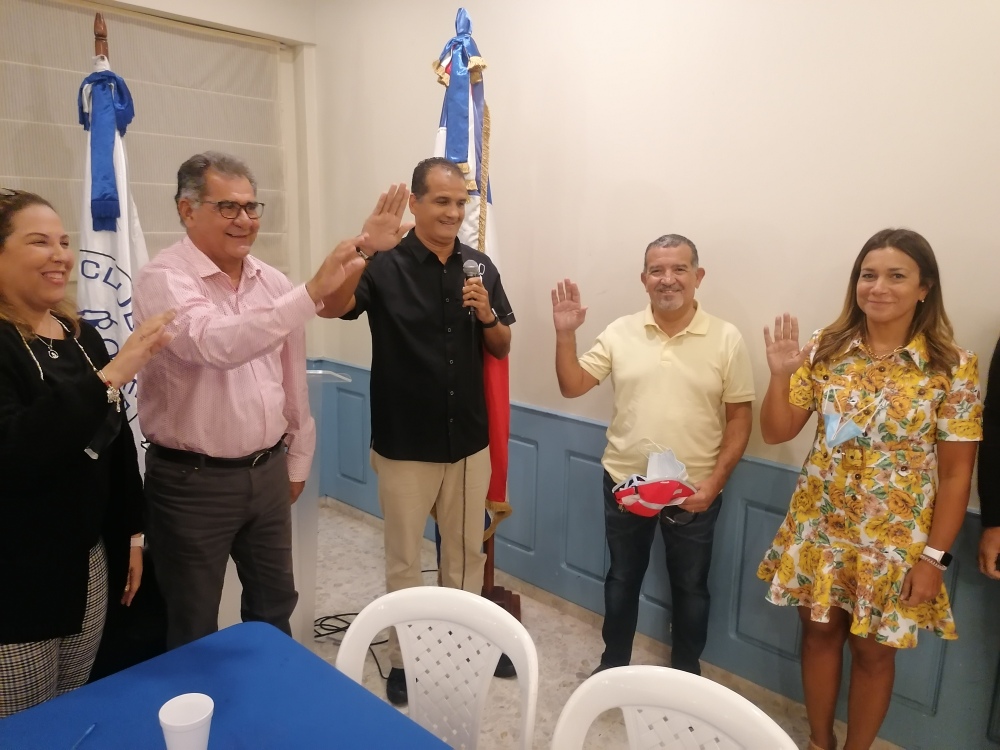 Salvador Guzmán Electo Nuevo Presidente de los Delfines Másters