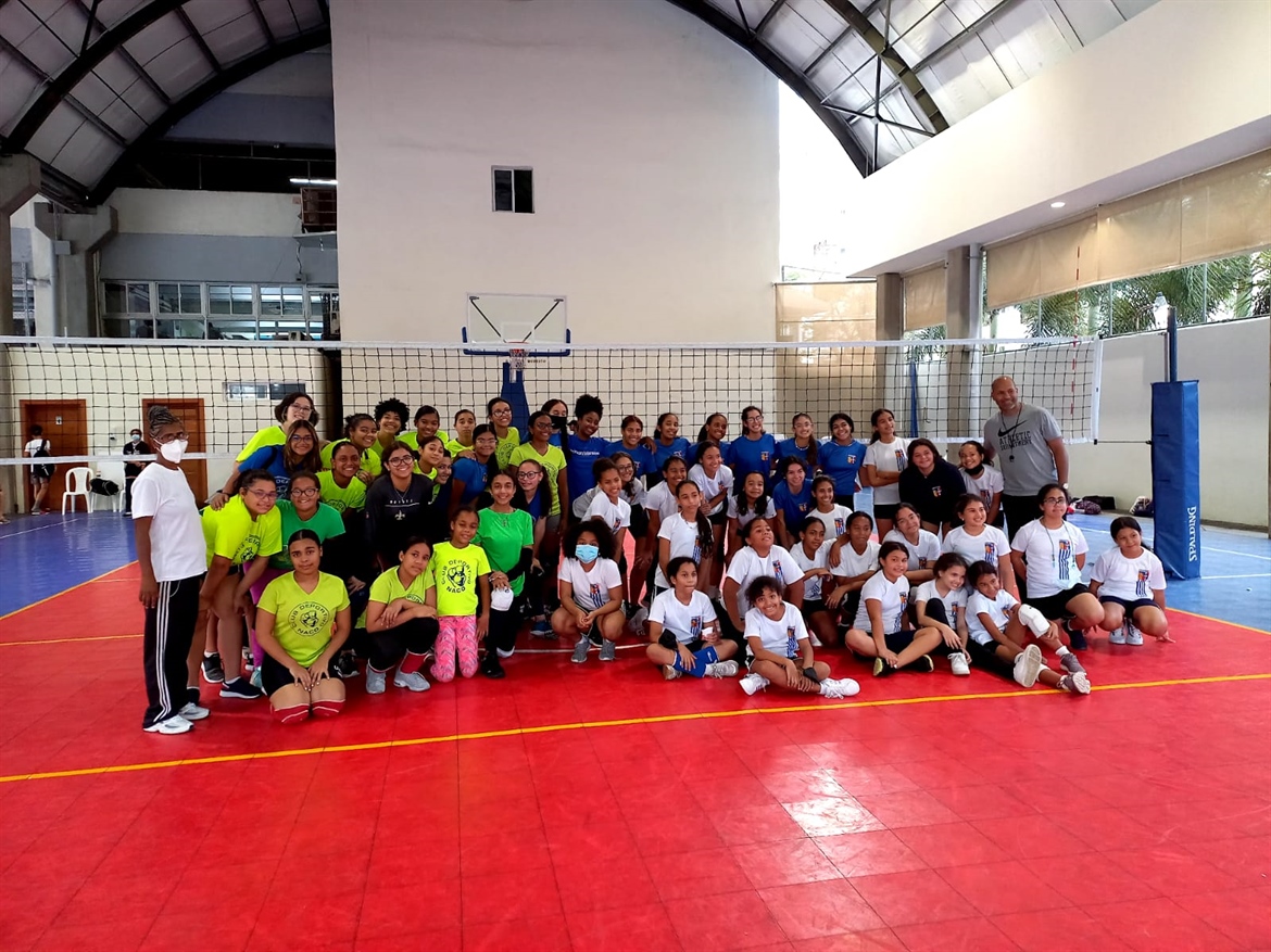 Naco y Calasanz Compartieron Intercambio de Voleibol