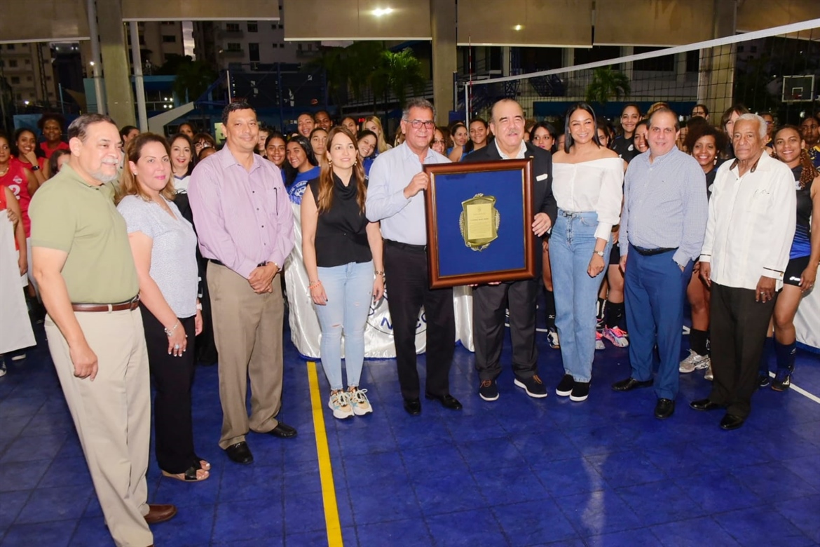 Inaugurado X Torneo Voleibol Naco y Reconoció a Cristóbal Marte Hoffiz