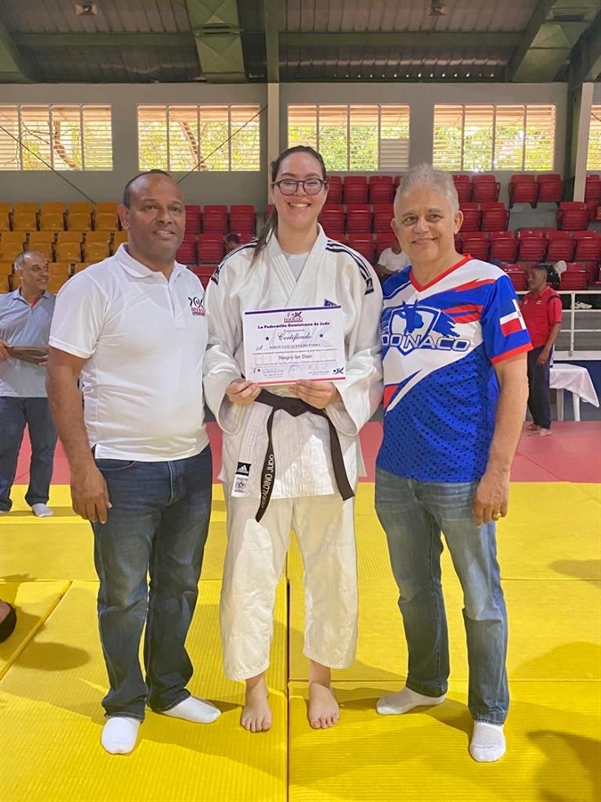 ATLETAS NAQUENOS DE JUDO APRUEBAN EXAMENES