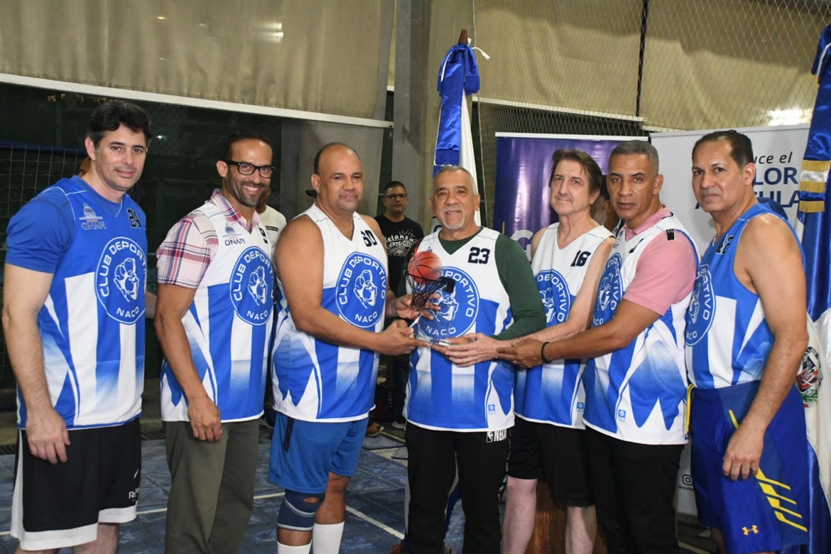 Directiva Club Naco inaugura Copas Futbol y Basket Masters