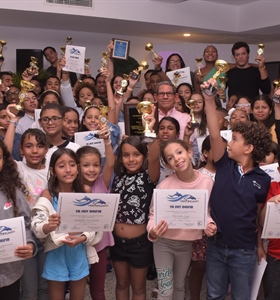 Club Deportivo Naco premia nadadores más sobresalientes año 2022