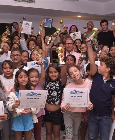 Club Deportivo Naco premia nadadores más sobresalientes año 2022