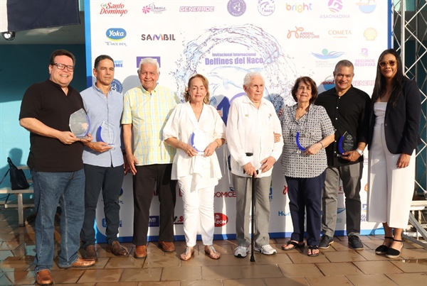 Delfines del Naco toman delantera en inicio Invitacional Internacional de Natación