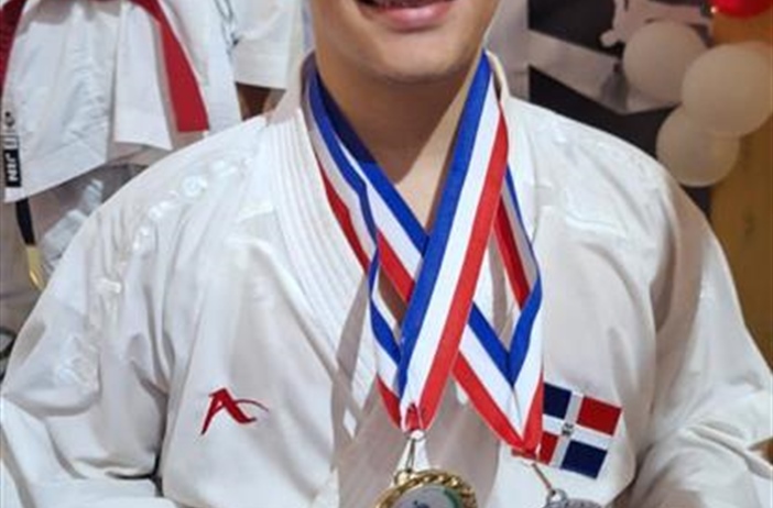 Atleta Fernando Hernández se corona campeón nacional en Kumite