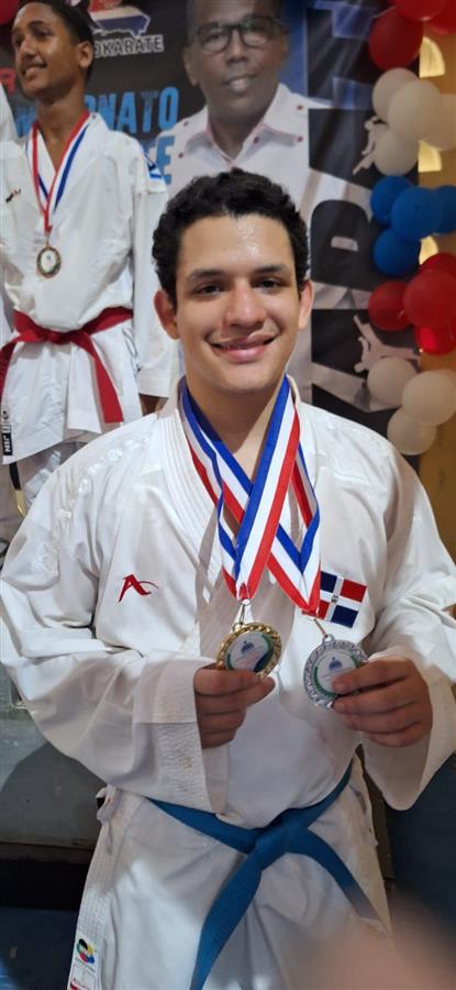 Atleta Fernando Hernández se corona campeón nacional en Kumite