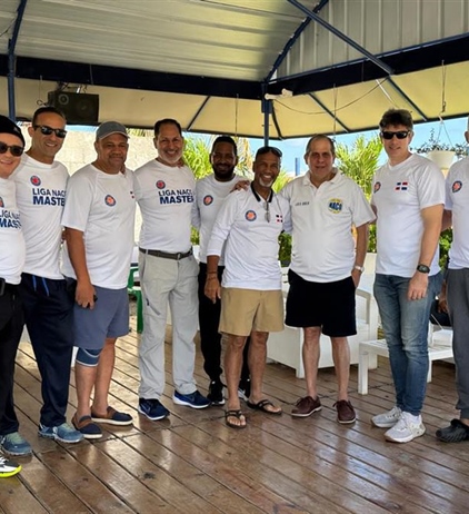 Liga Master de Baloncesto lleva alegría a comunidades de Baní