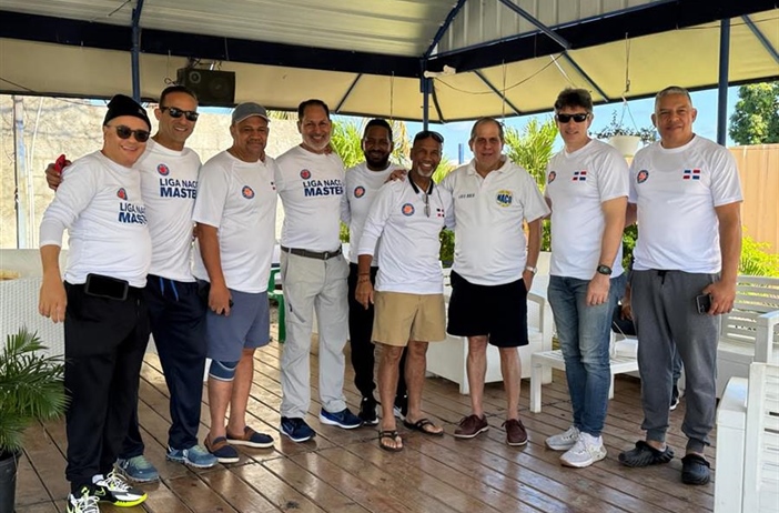 Liga Master de Baloncesto lleva alegría a comunidades de Baní