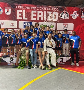 ¡Judo Naco gana el trofeo al "Mejor Equipo Internacional”!