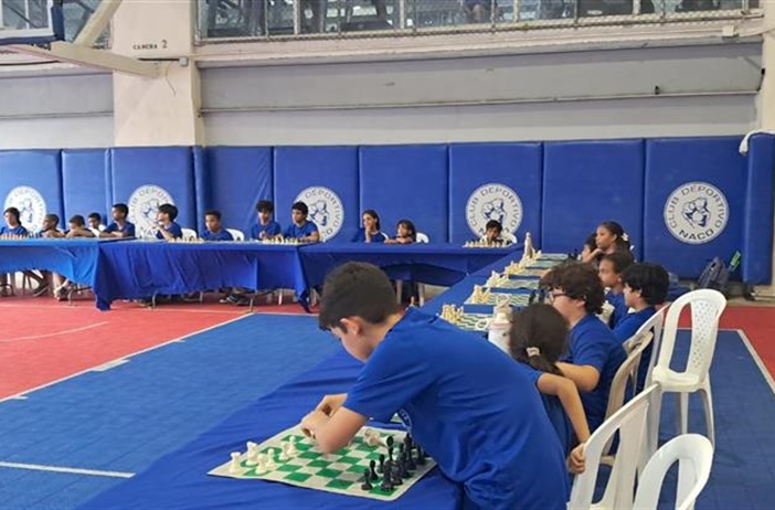 Simultánea de Ajedrez en el Club Naco