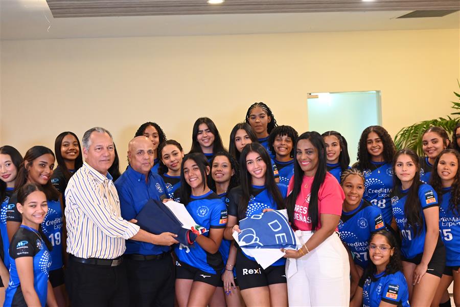 Equipos voleibol Club Naco van a torneo en Medellín
