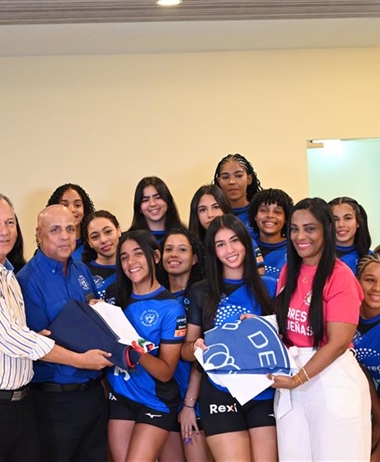 Equipos voleibol Club Naco van a torneo en Medellín