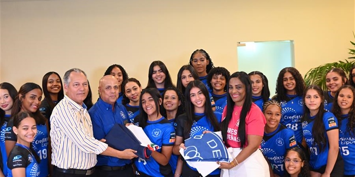 Equipos voleibol Club Naco van a torneo en Medellín