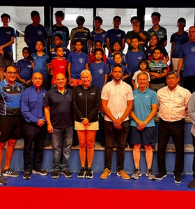 Presidenta de la ITTF, Petra Sörling, visita el Club Deportivo Naco