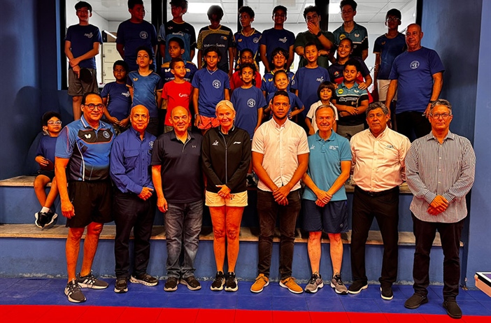 Presidenta de la ITTF, Petra Sörling, visita el Club Deportivo Naco