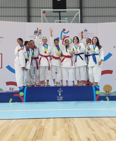 Karatecas Naqueños se destacan en Juegos Escolares