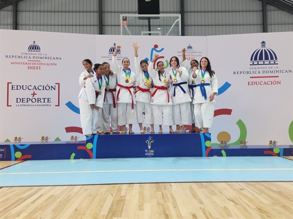 Karatecas Naqueños se destacan en Juegos Escolares