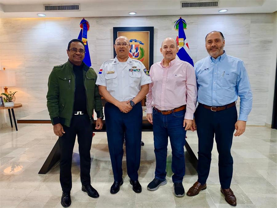 Reunión con el Director General de la Policía Nacional para Fortalecimiento de la Seguridad