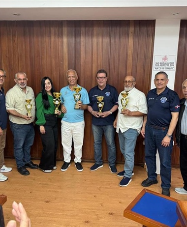 Celebran con éxito torneo de dominó Copa 67 Aniversario