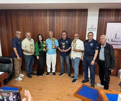 Celebran con éxito torneo de dominó Copa 67 Aniversario