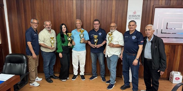 Celebran con éxito torneo de dominó Copa 67 Aniversario