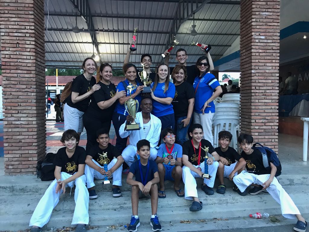 Club Naco gana 11 oros en Torneo Karate en Santiago