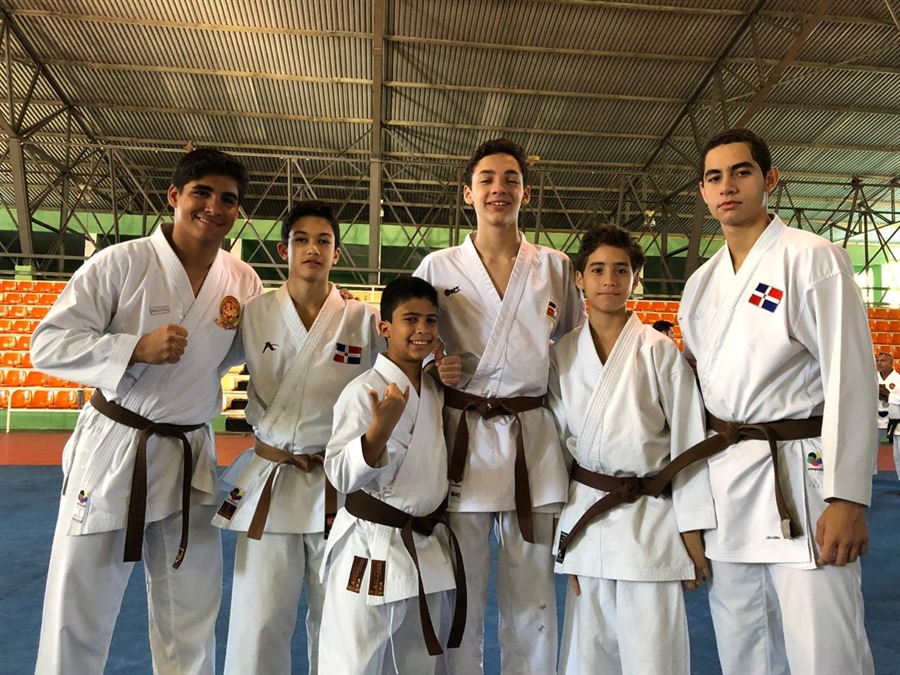 Karatecas Naqueños Realizaron el Pre-examen de Homologación