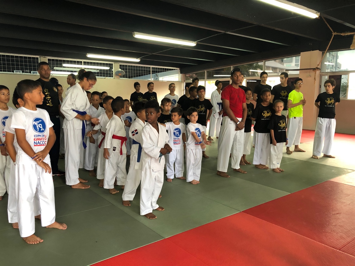 Karatecas del Naco Arrasaron en Torneo Invitacional
