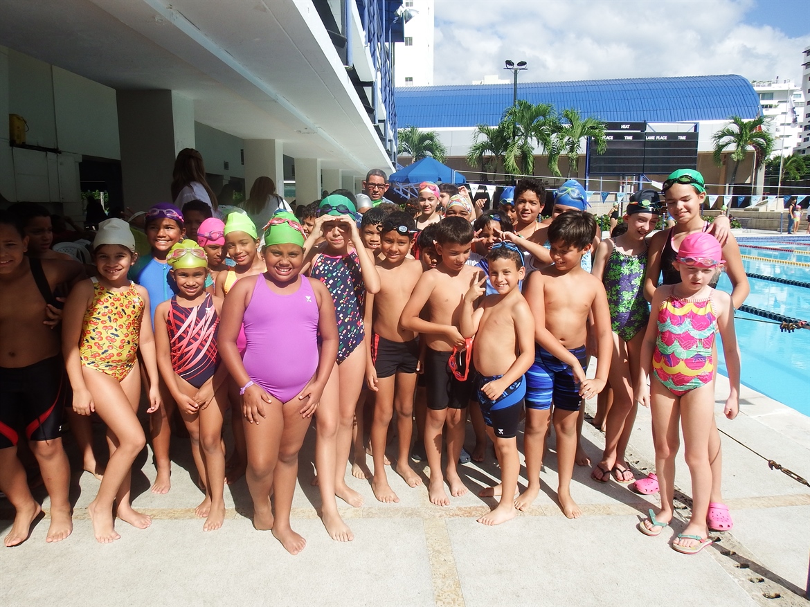 Récord de Nadadores en Escuela de los Delfines del Naco