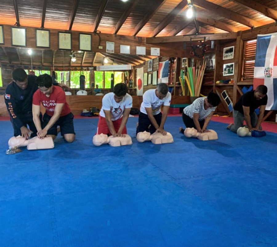 Entrenadores y Atletas de Karate del Naco se Capacitaron en Primeros Auxilios