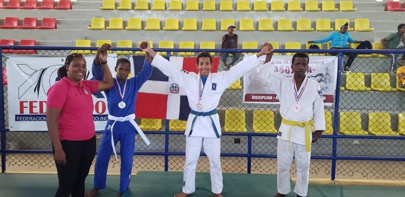 Buena Actuación de Judokas Naqueños en Barahona; Simó se Destacó con Oro