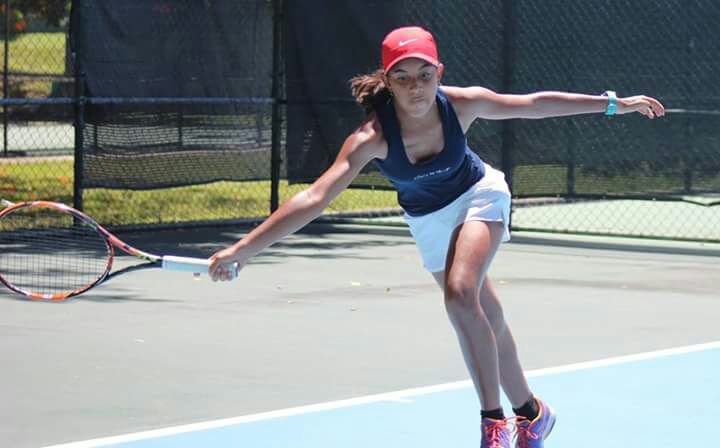 Abby Candelier se Abre Camino en Torneo Internacional de Tenis