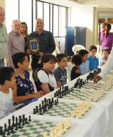 Maestro FIDE de Ajedrez Carlos Paul Abreu Dio "Cátedra en Simultánea"