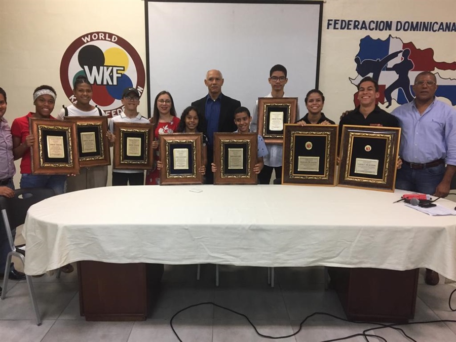 ASOKADINA Reconoció al Dojo Karate Naco y Atleta Trujillo