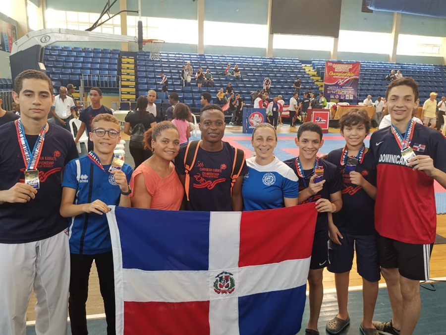 Karatecas del Naco Lograron 4 Medallas de Oro en Caribeño