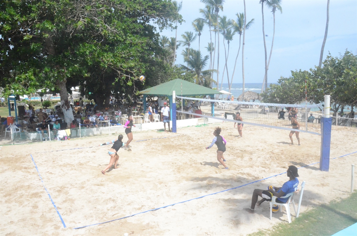 Gran Colorido en Cabamar con Voleibol de Playa