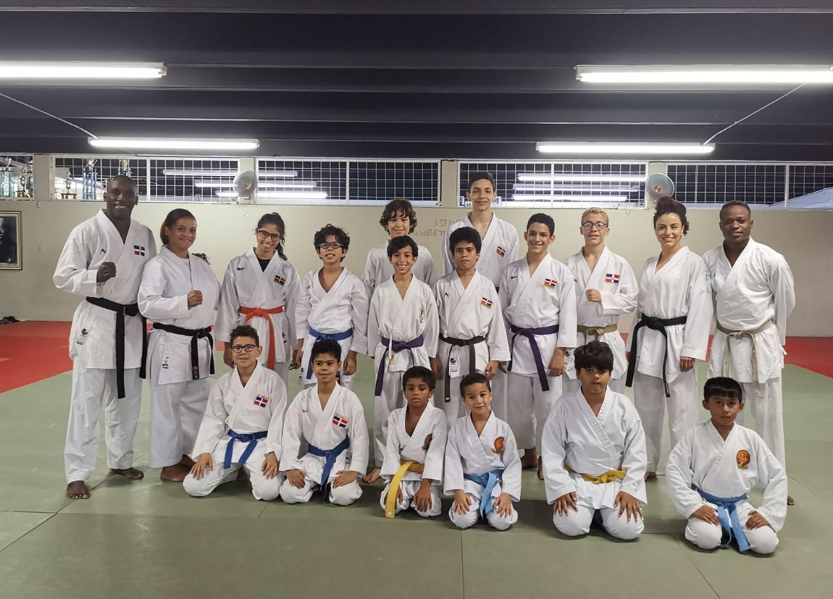 Karatecas Naqueños Recibieron Seminario de Combate para Competencias