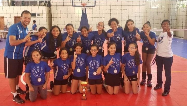 Club Naco y Calero Dominaron Torneo Navideño de Voleibol