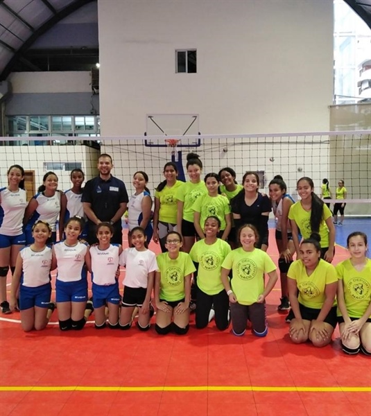 Voleibol Naqueño Sub 12 Años Derrotó al Colegio Apostolado