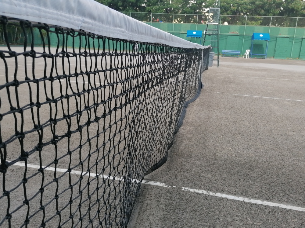 Se Mejoran las Mallas del Tenis en Club Naco
