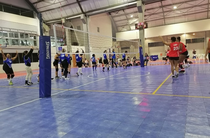Naco y Claro Dividieron en Intercambio Amistoso de Voleibol